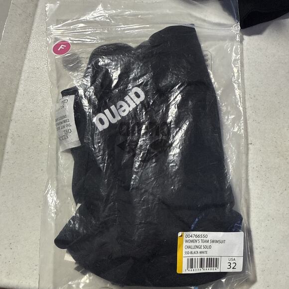 ARENA Women's Sports Team Swimsuit Solid Challenge Back, Black/White USA-32 READ - Picture 12 of 16